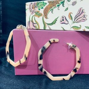 Hexagonal tortoiseshell hoop earrings, NWT